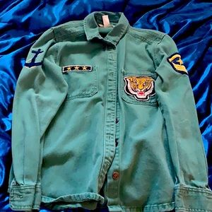 Army colored shirt w/ patches